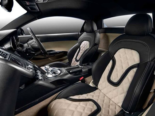 Audi R8 baklava desenli Alcantara koltuklar
