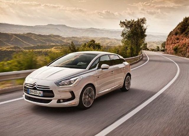 DS5 hareket halinde ön üç çeyrek görünüm