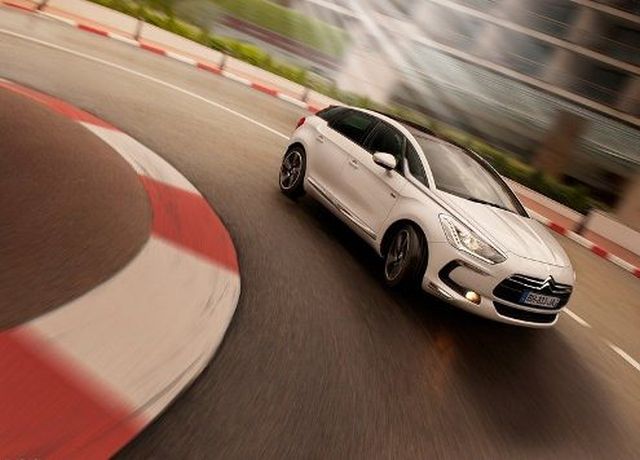 DS5 virajda ön bölüm görünümü