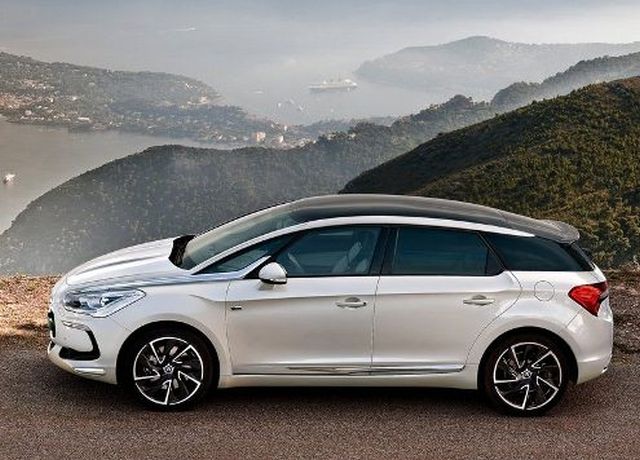 Citroen DS5 beyaz gövde yandan görünüm