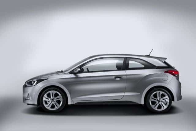 Hyundai i20 Coupe önden üç çeyrek görünüm