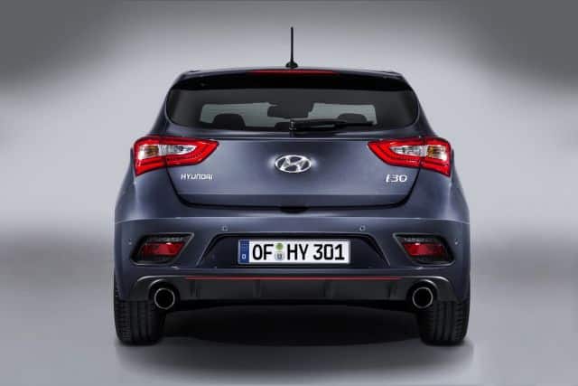 Mavi Hyundai i30 Turbo üç kapılı arka görünüm