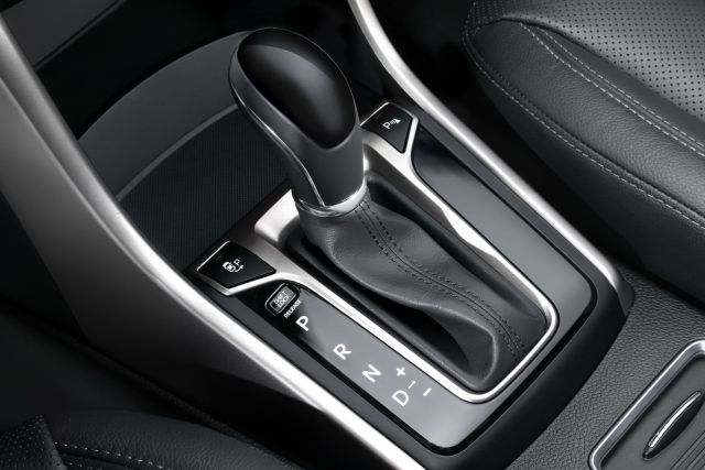 Hyundai i30 Turbo altı ileri manuel vites kolu