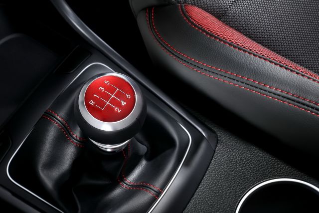 Standart Hyundai i30 otomatik şanzıman seçicisi