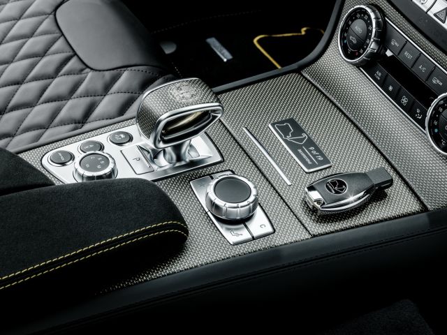 Mercedes-Benz SL 63 AMG siyah kabin ayrıntıları