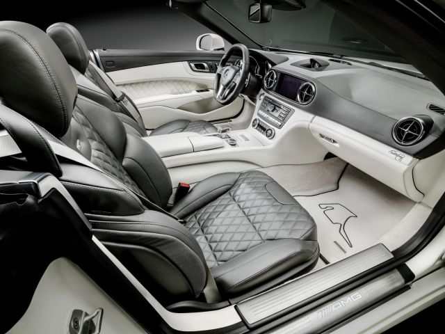 Mercedes-Benz SL 63 AMG beyaz iç mekân ayrıntıları