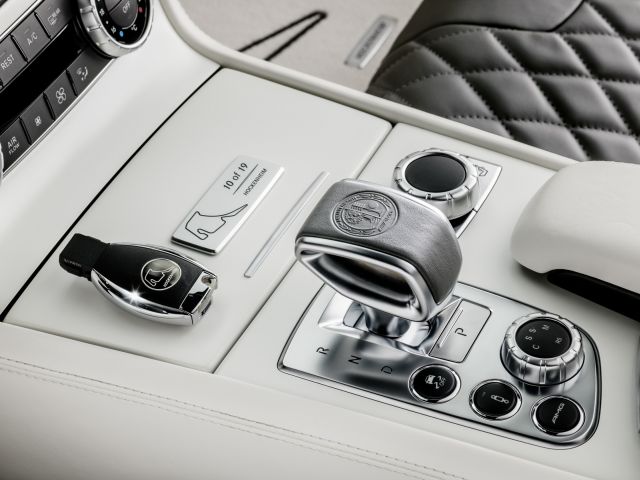 Mercedes-Benz SL 63 AMG özel seri kokpit görünümü