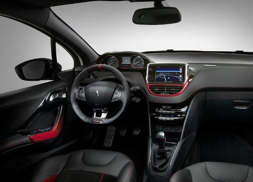208 GTi siyah ve kırmızı iç mekan