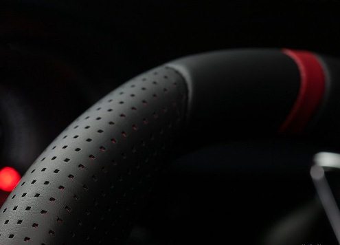 208 GTi deri direksiyon kırmızı merkez işareti