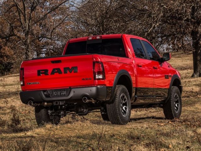 Ram 1500 Rebel arka üç çeyrek görünümü