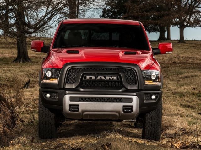 2015 Ram 1500 Rebel ön üç çeyrek görünümü