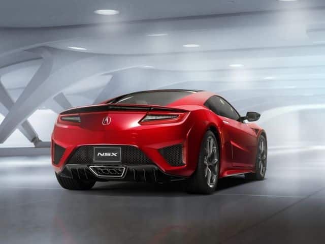 NSX arka görünüm ve geniş stop tasarımı