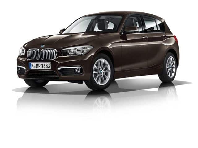 BMW 1 Series F20 LCI kahverengi beş kapılı ön üç çeyrek görünüm