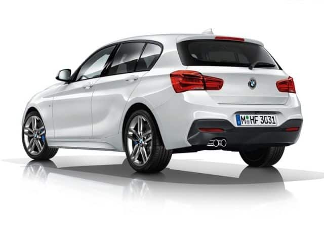 BMW 1 Series F20 LCI beyaz beş kapılı arka üç çeyrek görünüm