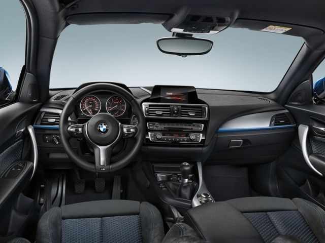 BMW 1 Series F20 LCI manuel şanzımanlı kokpit görünümü