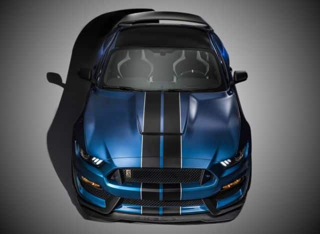 Ford Mustang Shelby GT350R önden üst görünüm