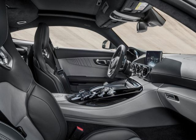Mercedes-AMG GT bagaj ve gövde görünümü