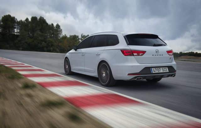 SEAT Leon ST Cupra 280 arka üç çeyrek görünümü