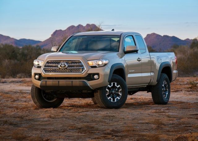 Toyota Tacoma TRD Off-Road Access Cab sabit ön görünüm