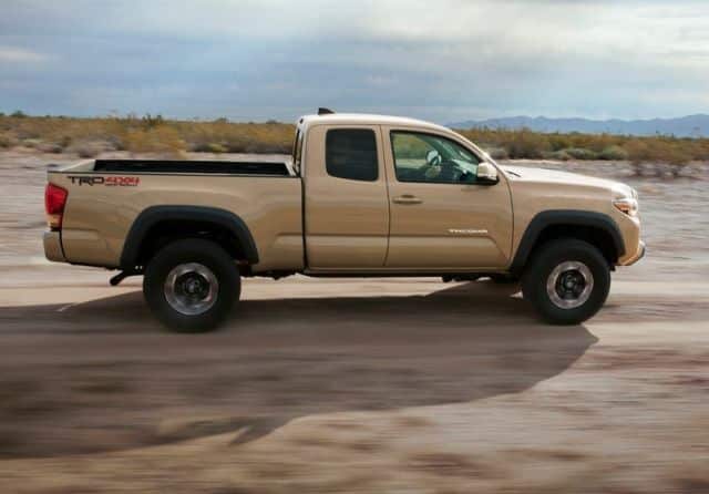Toyota Tacoma TRD Off-Road Access Cab yan profil sürüşü
