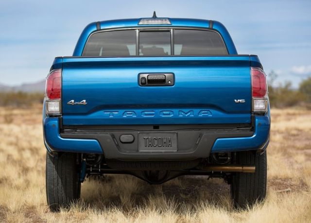 Toyota Tacoma 4x4 V6 arka kasa kapağı görünümü
