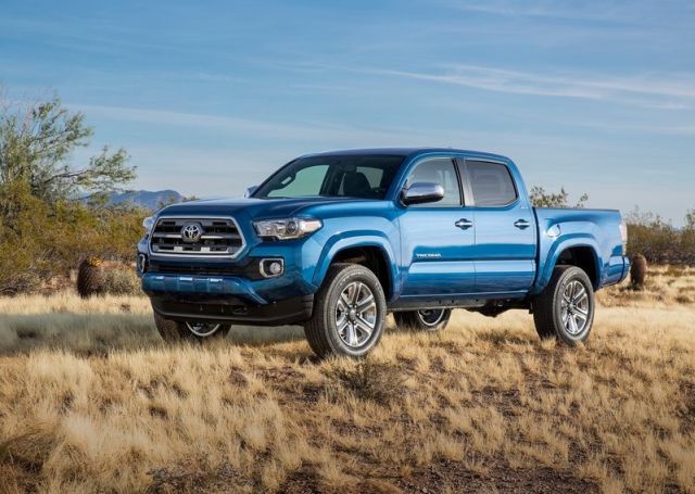2016 Toyota Tacoma mavi Double Cab önden üç çeyrek görünüm