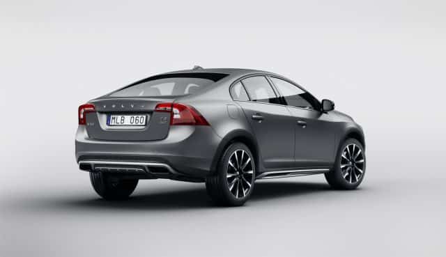 Volvo S60 Cross Country arkadan üç çeyrek görünüm