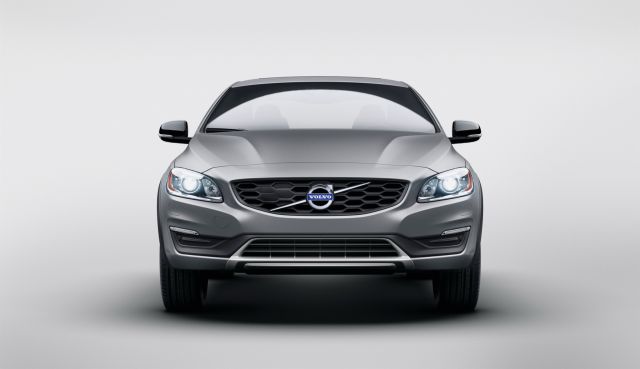 Volvo S60 Cross Country önden görünüm