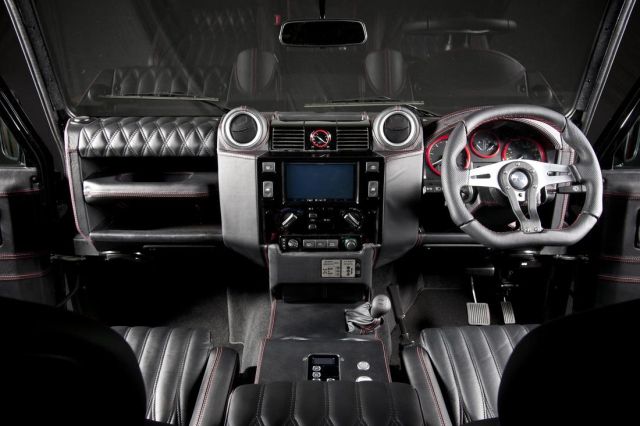 Urban Truck Defender siyah trim detayları
