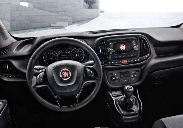 Fiat Doblo yenilenen kokpit ve orta konsol