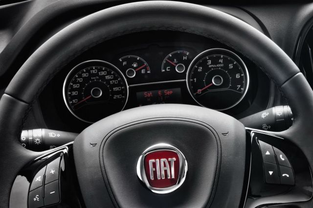 Fiat Doblo direksiyon ve gösterge paneli