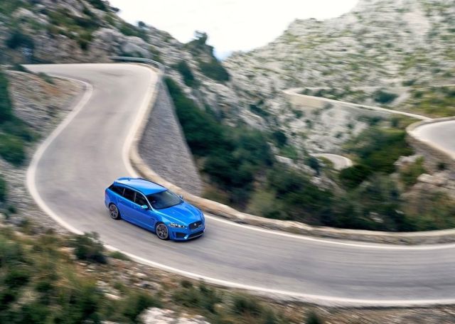 Jaguar XFR-S Sportbrake ön üç çeyrek görünüm