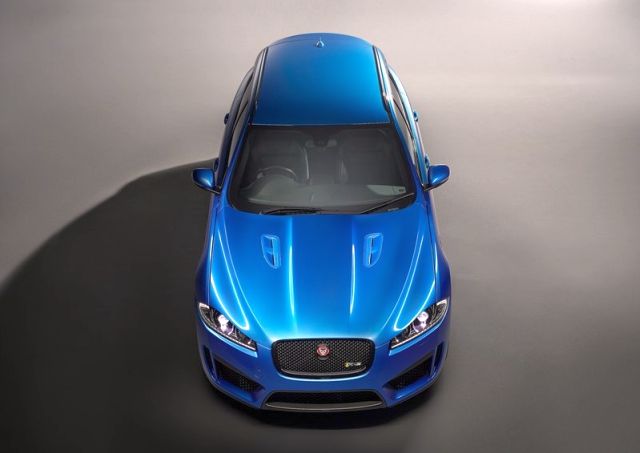 Jaguar XFR-S Sportbrake ön üç çeyrek