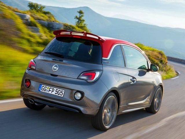 Opel ADAM S arkadan üç çeyrek sürüş görünümü