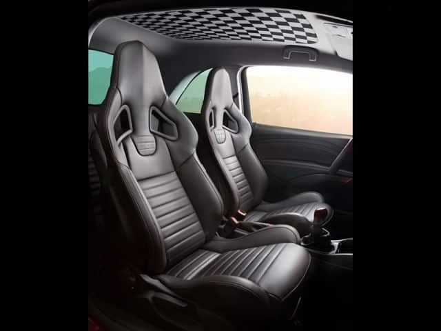 Opel ADAM S Recaro spor koltuklu kabin görünümü