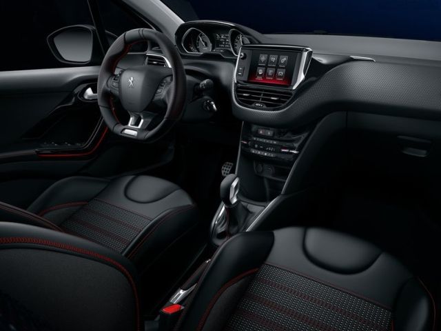 Peugeot 208 GTi Peugeot Sport arka görünüm