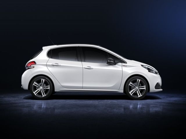 2016 Peugeot 208 GT Line beyaz gövde yan görünüm