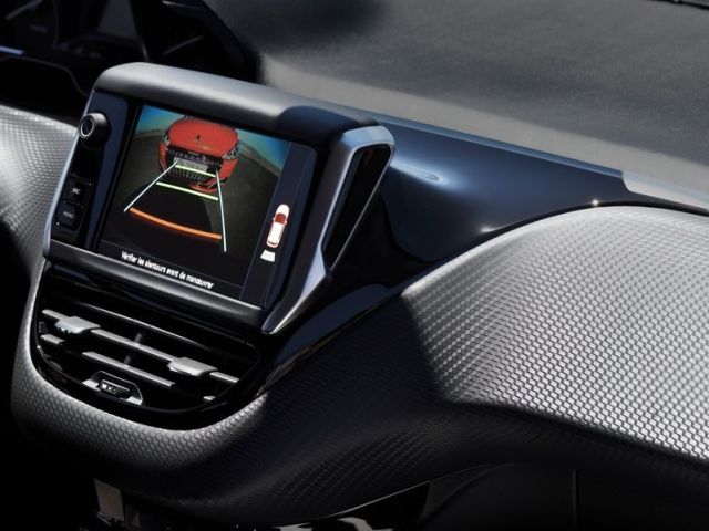 Peugeot 208 geri görüş kamerası ekranı