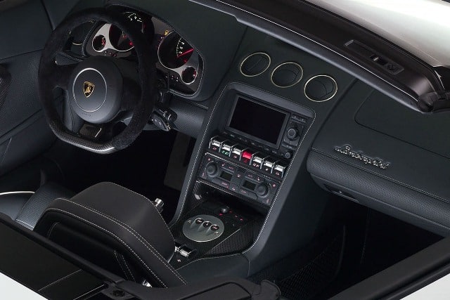 Gallardo LP 560-4 Spyder kokpit ve orta konsol