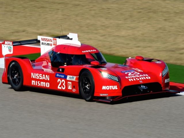 GT-R LM NISMO yarış otomobili OopsCars arşivi