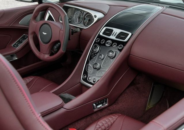 Aston Martin Vanquish Volante arşiv galerisi