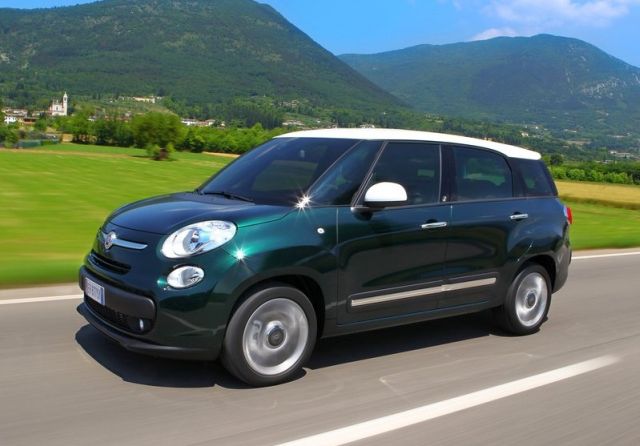 Fiat 500l Living 7 Seats otomobil arşiv görseli