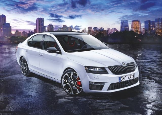2016 Skoda Octavia RS 230 önden üç çeyrek görünüm