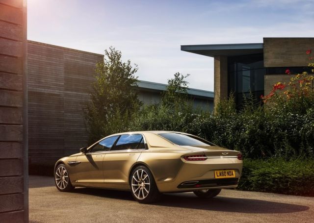 Aston Martin Lagonda Taraf arka üç çeyrek görünümü