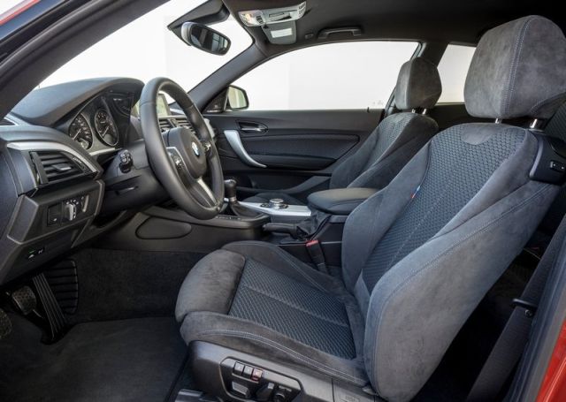 BMW M135i hatchback gövde görünümü