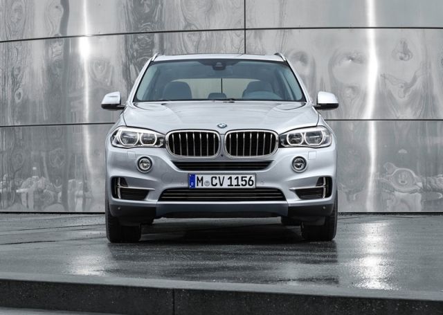 BMW X5 xDrive40e önden görünüm