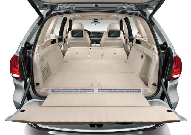 BMW X5 xDrive40e arka koltukları yatırılmış bagaj alanı