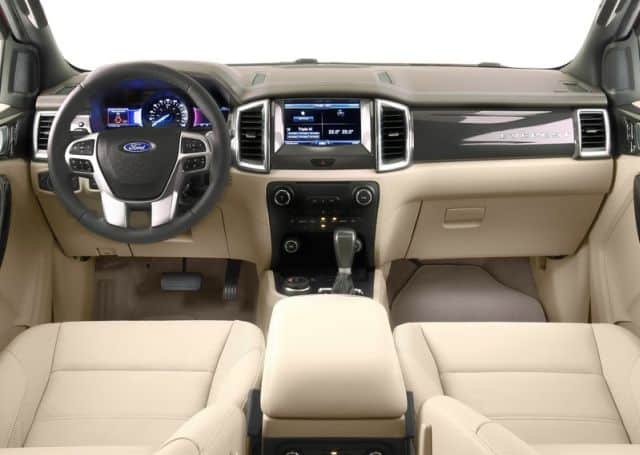 Ford Everest iç mekan ve ön konsol