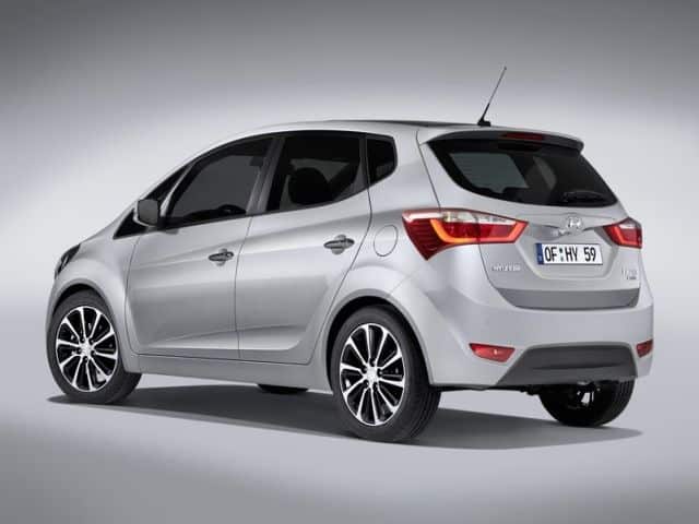 Hyundai ix20 yan ve ön gövde görünümü
