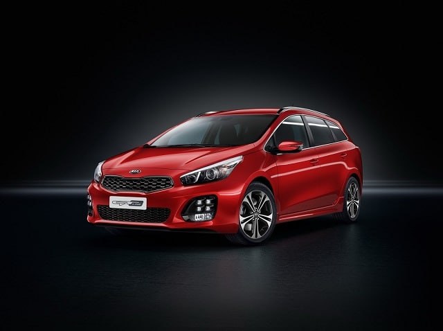 Kia Ceed SW GT Line kırmızı Sportswagon ön üç çeyrek görünüm